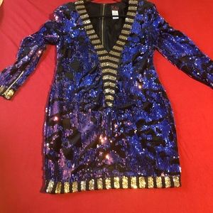 Nice party dress sequins great fit. Comfy